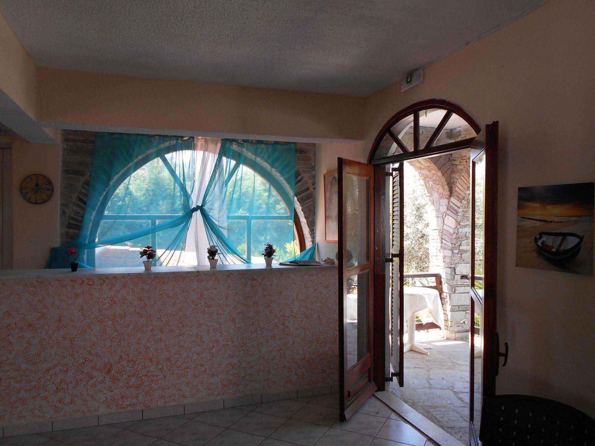 Hotel Kari Ouranoupoli Bagian luar foto