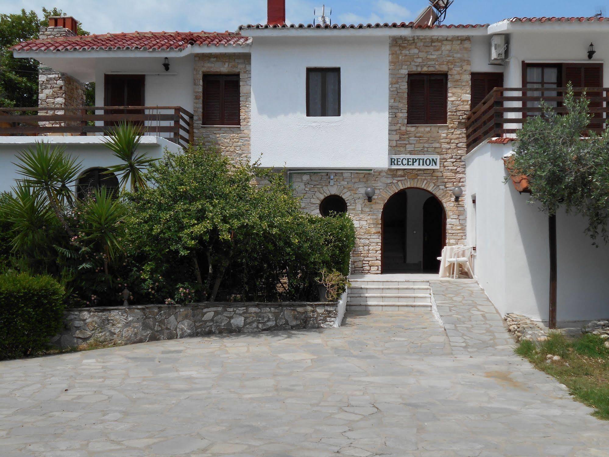 Hotel Kari Ouranoupoli Bagian luar foto